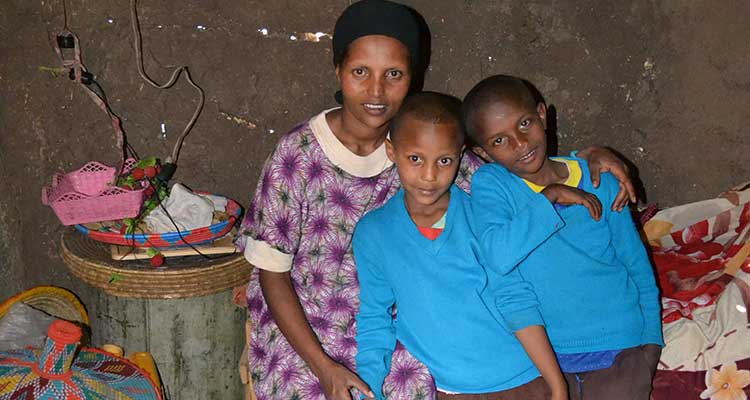 Family Sponsorship participants - Hope for Korah