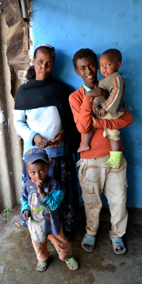 Photo family living in Korah